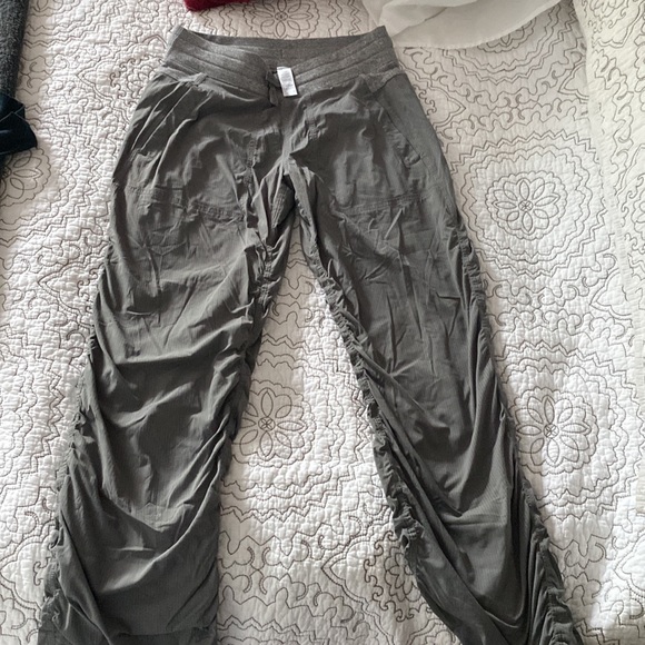 Ivviva/Lululemon girls size 14 Pants - Picture 3 of 3